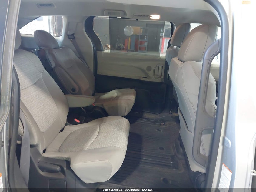 2022 Toyota Sienna VIN 5TDKSKFC8NS065960 IAAI salvage auction — REAR END, Clear (Oklahoma), sold $9,250 on 2026-07-08 (photo 8)