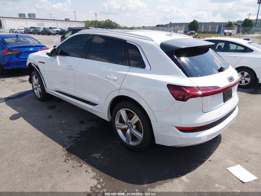 2019 Audi E-tron VIN WA1LAAGE2KB011276 IAAI salvage auction — FRONT END, Salvage (Missouri), sold $9,700 on 2026-08-19 (photo 3)