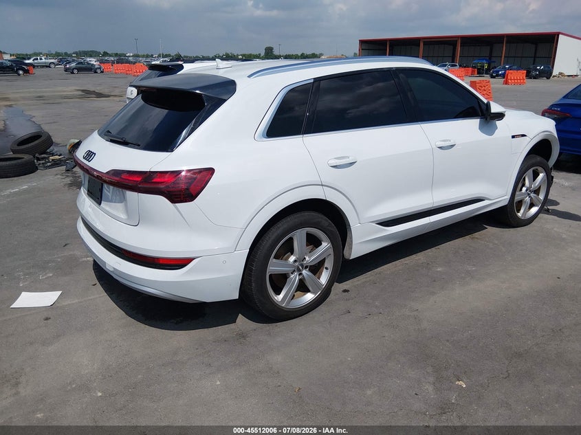 2019 Audi E-tron VIN WA1LAAGE2KB011276 IAAI salvage auction — FRONT END, Salvage (Missouri), sold $9,700 on 2026-08-19 (photo 4)
