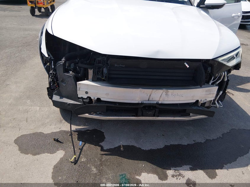 2019 Audi E-tron VIN WA1LAAGE2KB011276 IAAI salvage auction — FRONT END, Salvage (Missouri), sold $9,700 on 2026-08-19 (photo 6)