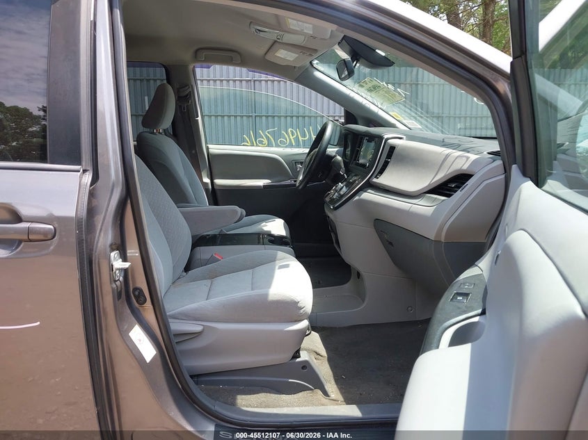 2019 Toyota Sienna VIN 5TDKZ3DC9KS968571 IAAI salvage auction — LEFT & RIGHT, Mv-907A (New York), sold $7,050 on 2026-07-15 (photo 5)