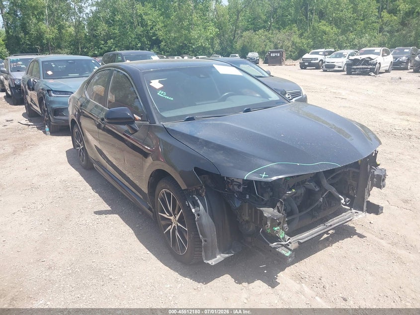 2021 Toyota Camry VIN 4T1G11AK2MU581240 IAAI salvage auction — FRONT END, Salvage Title, sold $6,700 on 2026-07-31 (photo 1)