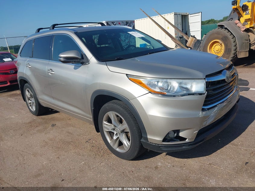 2015 Toyota Highlander VIN 5TDDKRFH3FS185910 — IAAI salvage auction photo