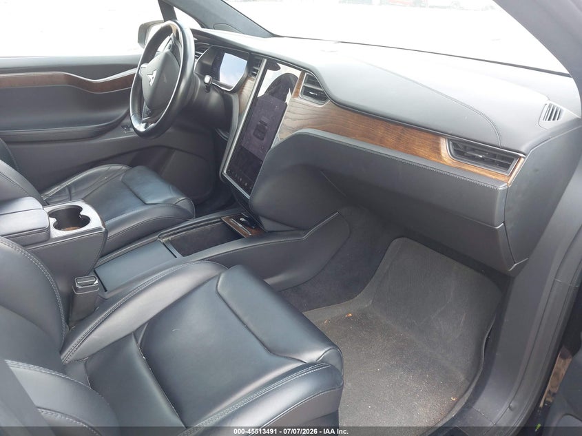 2018 Tesla Model x VIN 5YJXCDE25JF112299 IAAI salvage auction — REAR END, Salvage Title, sold $9,075 on 2026-08-20 (photo 5)