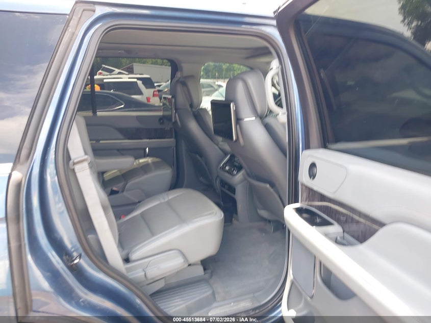 2018 Lincoln Navigator VIN 5LMJJ2LT4JEL12502 IAAI salvage auction — HAIL, Salvage Title, sold $16,600 on 2026-09-30 (photo 8)