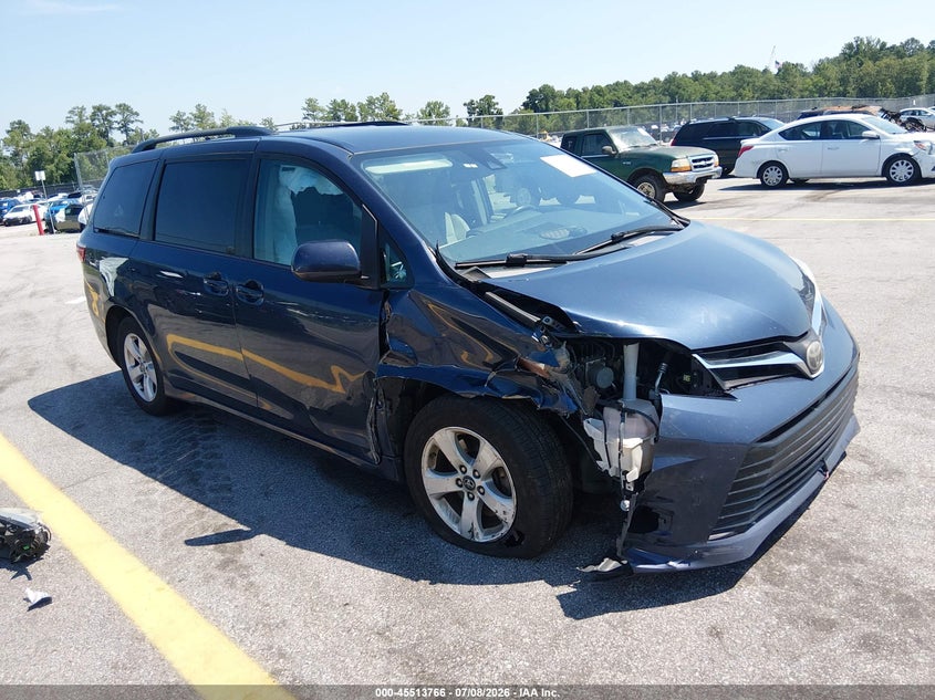 2018 Toyota Sienna VIN 5TDKZ3DCXJS941037 IAAI salvage auction — RIGHT FRONT, Salvage Title, sold $1,925 on 2026-07-29 (photo 1)