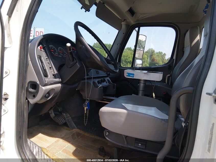 2018 Freightliner S2g VIN 4UZAEDE30JCJM2988 IAAI salvage auction — SIDE, Clear (Maryland), sold $2,050 on 2026-09-26 (photo 7)