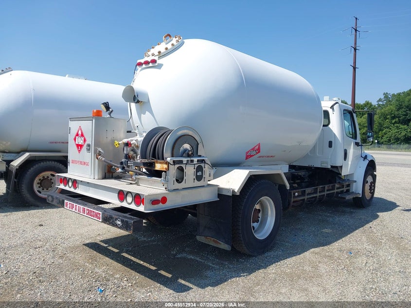2018 Freightliner S2g VIN 4UZAEDE30JCJM2988 IAAI salvage auction — SIDE, Clear (Maryland), sold $2,050 on 2026-09-26 (photo 4)
