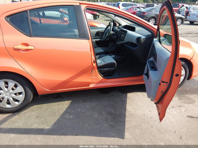 2012 Toyota Prius c VIN JTDKDTB35C1000550 IAAI salvage auction — NORMAL WEAR, Clear (Connecticut), sold $1,375 on 2026-07-09 (photo 5)