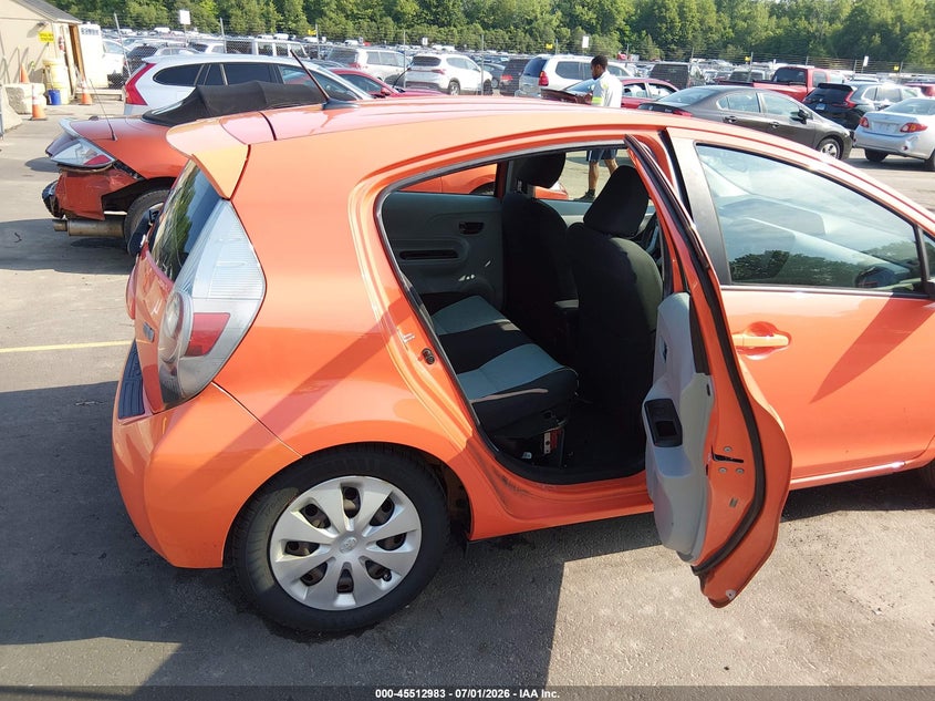 2012 Toyota Prius c VIN JTDKDTB35C1000550 IAAI salvage auction — NORMAL WEAR, Clear (Connecticut), sold $1,375 on 2026-07-09 (photo 8)