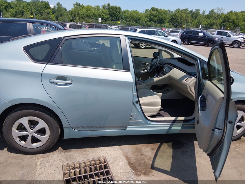 2014 Toyota Prius VIN JTDKN3DU0E1778860 IAAI salvage auction — NORMAL WEAR, Clear (Connecticut), sold $2,400 on 2026-07-09 (photo 5)