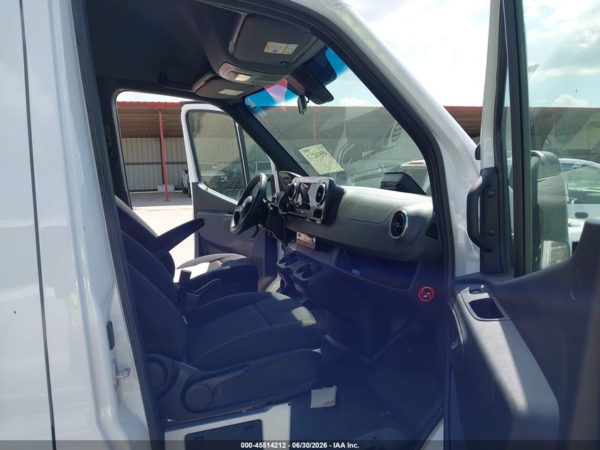 2026 Mercedes-benz Sprinter VIN W1Z4KGHY9TT605210 IAAI salvage auction — FRONT & REAR, Enterprise Vehicles Clear Only (Texas), sold $27,050 on 2026-07-28 (photo 5)