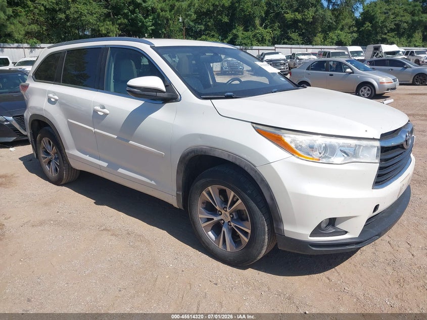 2015 Toyota Highlander VIN 5TDKKRFH6FS061654 IAAI salvage auction — NORMAL WEAR, Original (Texas), sold $5,800 on 2026-07-16 (photo 1)