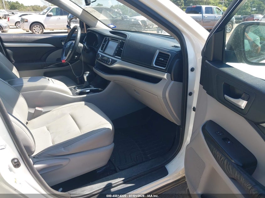 2015 Toyota Highlander VIN 5TDKKRFH6FS061654 IAAI salvage auction — NORMAL WEAR, Original (Texas), sold $5,800 on 2026-07-16 (photo 5)