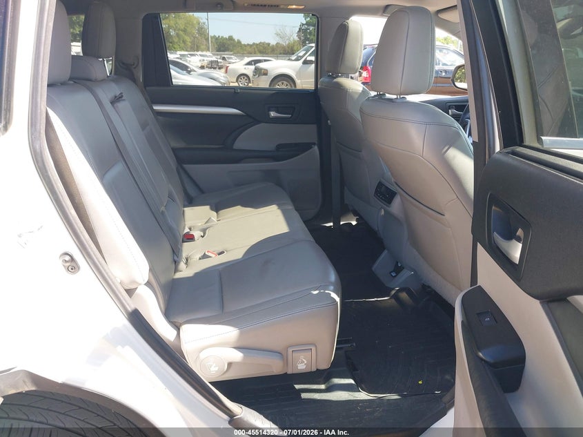 2015 Toyota Highlander VIN 5TDKKRFH6FS061654 IAAI salvage auction — NORMAL WEAR, Original (Texas), sold $5,800 on 2026-07-16 (photo 8)