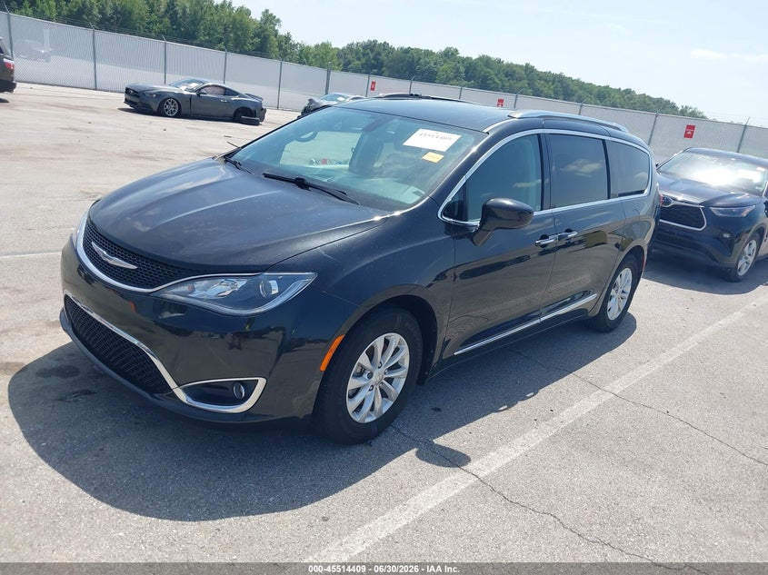 2018 Chrysler Pacifica VIN 2C4RC1BG3JR112121 IAAI salvage auction — ENGINE DAMAGE, Salvage (Indiana), sold $2,175 on 2026-08-01 (photo 2)