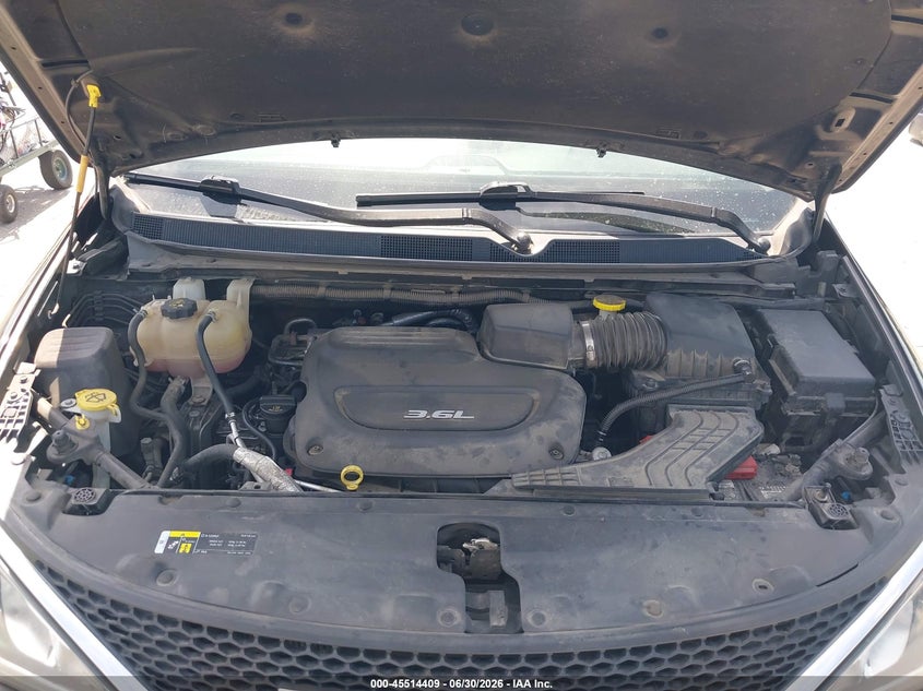 2018 Chrysler Pacifica VIN 2C4RC1BG3JR112121 IAAI salvage auction — ENGINE DAMAGE, Salvage (Indiana), sold $2,175 on 2026-08-01 (photo 6)
