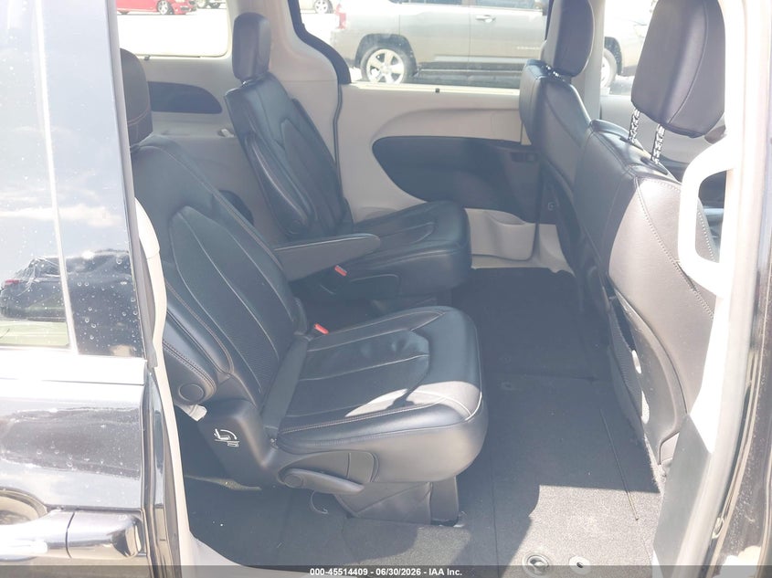 2018 Chrysler Pacifica VIN 2C4RC1BG3JR112121 IAAI salvage auction — ENGINE DAMAGE, Salvage (Indiana), sold $2,175 on 2026-08-01 (photo 8)