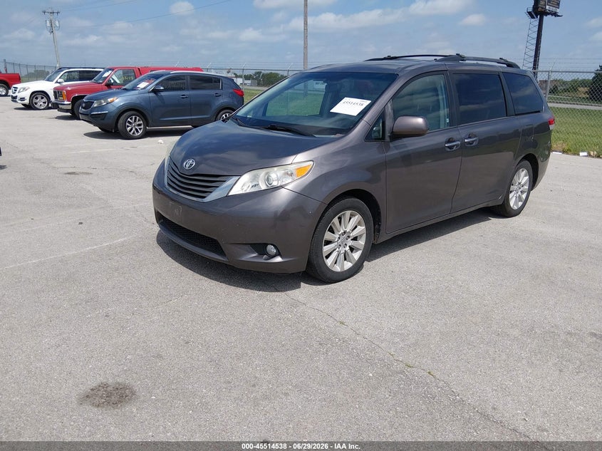 2013 Toyota Sienna VIN 5TDDK3DC7DS063195 IAAI salvage auction — NORMAL WEAR, Clear (Missouri), sold $1,425 on 2026-07-16 (photo 2)