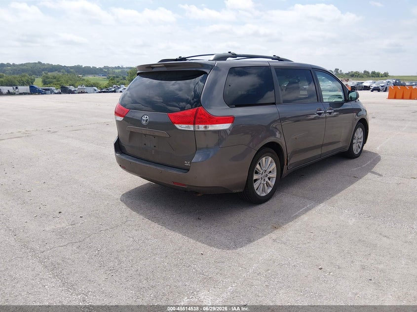 2013 Toyota Sienna VIN 5TDDK3DC7DS063195 IAAI salvage auction — NORMAL WEAR, Clear (Missouri), sold $1,425 on 2026-07-16 (photo 4)