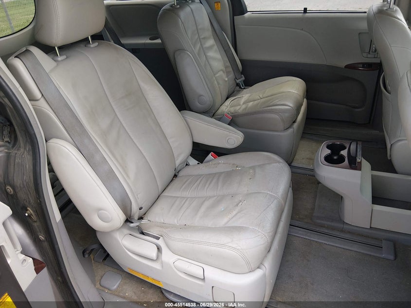 2013 Toyota Sienna VIN 5TDDK3DC7DS063195 IAAI salvage auction — NORMAL WEAR, Clear (Missouri), sold $1,425 on 2026-07-16 (photo 8)