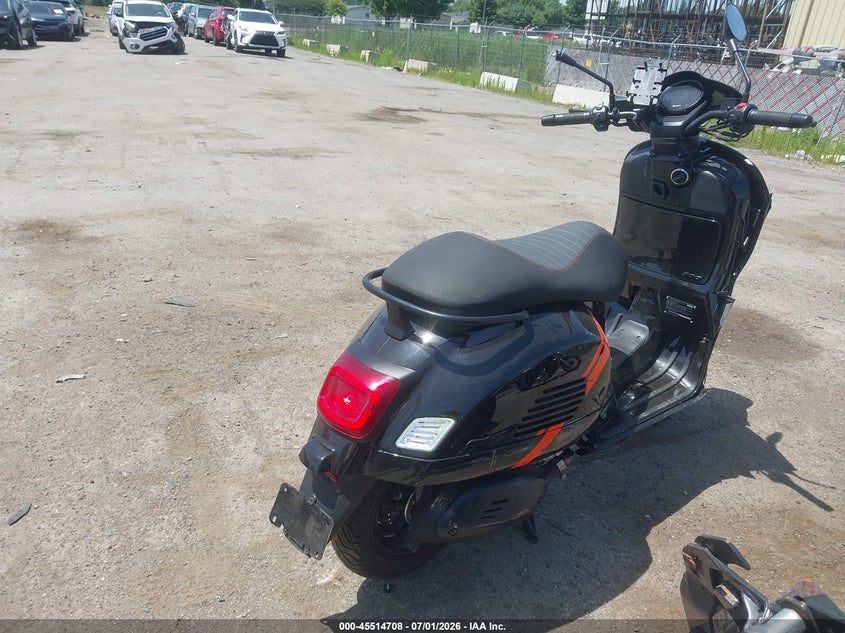 2024 Vespa - VIN ZAPMD39M2R5400380 IAAI salvage auction — SIDE, Salvage (Michigan), sold $525 on 2026-07-29 (photo 4)