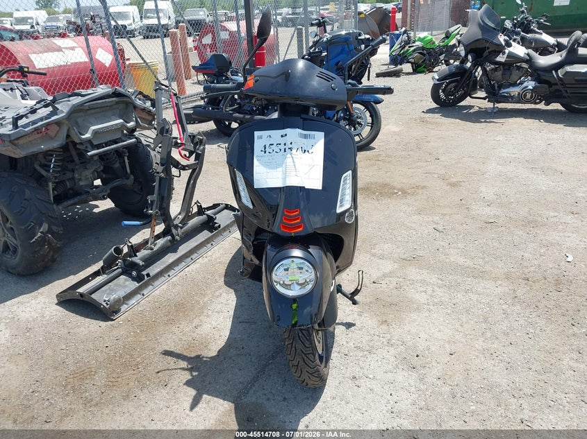 2024 Vespa - VIN ZAPMD39M2R5400380 IAAI salvage auction — SIDE, Salvage (Michigan), sold $525 on 2026-07-29 (photo 5)