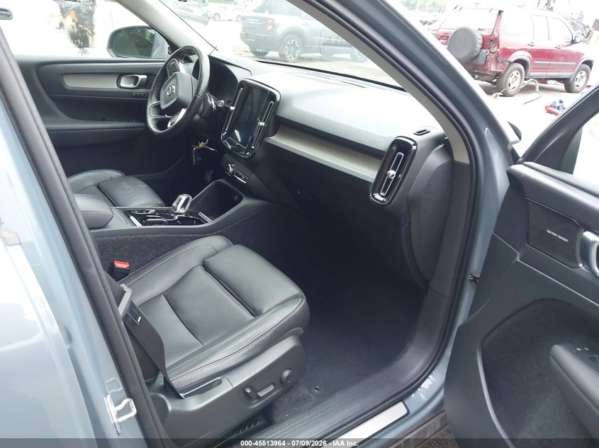 2020 Volvo Xc40 VIN YV4162UL2L2240935 IAAI salvage auction — LEFT FRONT, Salvage - Greater Than 75% (Maryland), sold $8,400 on 2026-07-29 (photo 5)
