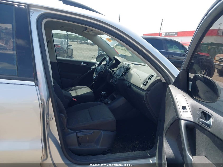 2018 Volkswagen Tiguan VIN WVGAV7AX4JK001860 IAAI salvage auction — NORMAL WEAR, Clear (Arkansas), sold $1,525 on 2026-07-29 (photo 5)