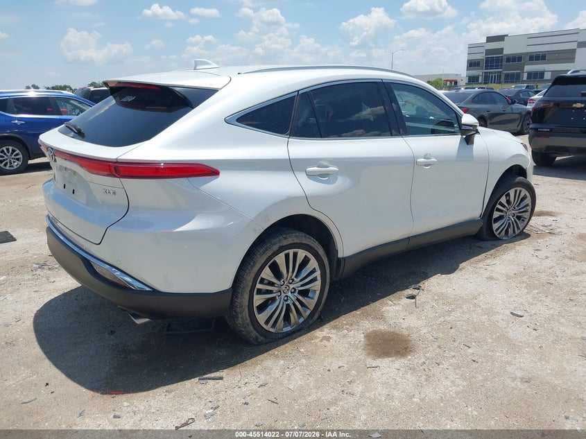 2023 Toyota Venza VIN JTEAAAAH6PJ124513 IAAI salvage auction — SIDE, Salvage Title, sold $18,950 on 2026-08-25 (photo 4)