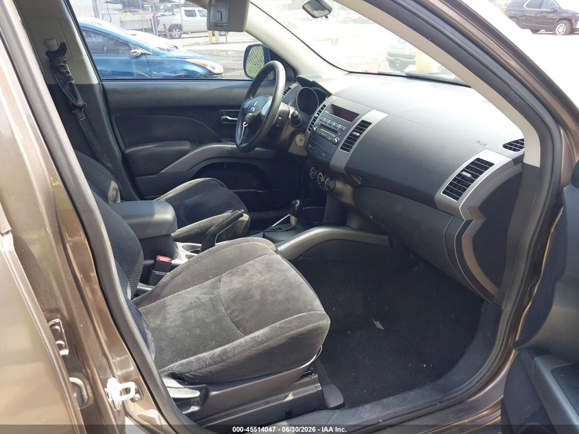 2011 Mitsubishi Outlander VIN JA4AS2AW7BU007725 IAAI salvage auction — NORMAL WEAR, Clear (Florida), sold $350 on 2026-07-15 (photo 5)