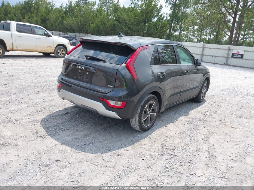 2025 Kia Niro VIN KNDCP3LE2S5224135 IAAI salvage auction — SIDE, Wait Title, sold $8,100 on 2026-08-18 (photo 4)