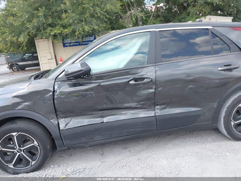 2025 Kia Niro VIN KNDCP3LE2S5224135 IAAI salvage auction — SIDE, Wait Title, sold $8,100 on 2026-08-18 (photo 6)