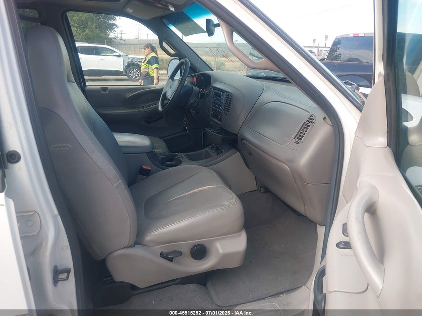 2001 Ford Expedition VIN 1FMFU16L81LB32666 IAAI salvage auction — NORMAL WEAR, Clear (Utah), sold $275 on 2026-07-09 (photo 5)