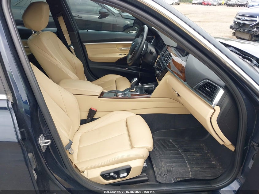 2017 BMW 3er VIN WBA8D9C31HA004580 IAAI salvage auction — RIGHT FRONT, Salvage Title, sold $3,950 on 2026-08-14 (photo 5)