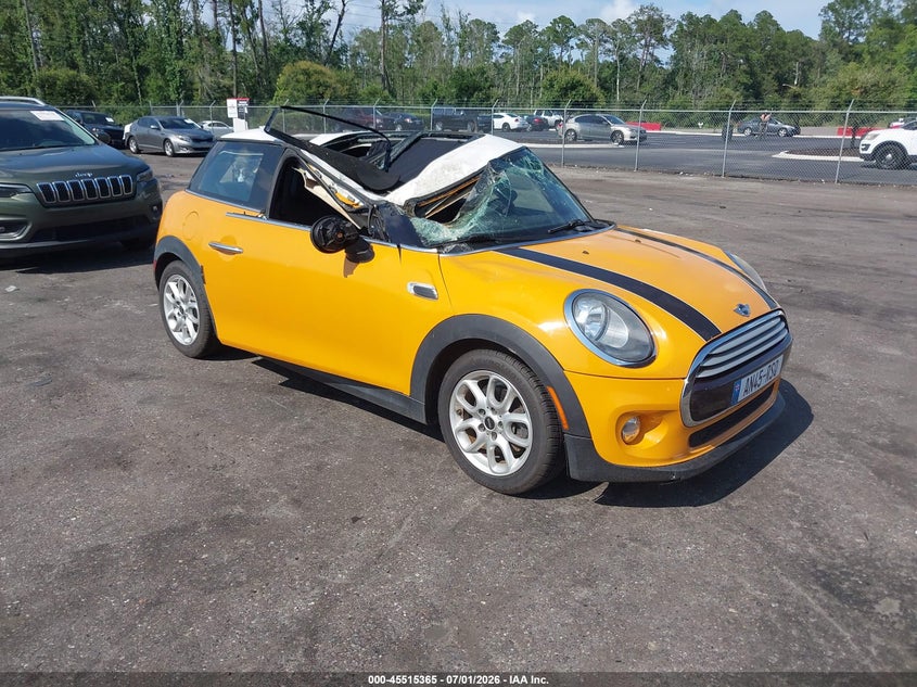 2015 Mini Hard top VIN WMWXM5C5XFT940611 IAAI salvage auction — ROOF, Rebuildable (Florida), sold $325 on 2026-08-04 (photo 1)