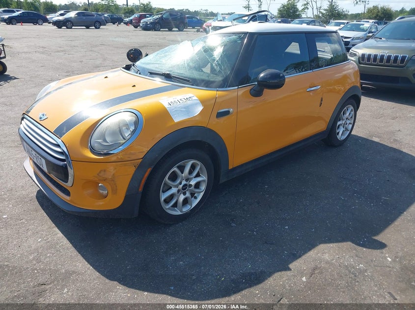 2015 Mini Hard top VIN WMWXM5C5XFT940611 IAAI salvage auction — ROOF, Rebuildable (Florida), sold $325 on 2026-08-04 (photo 2)