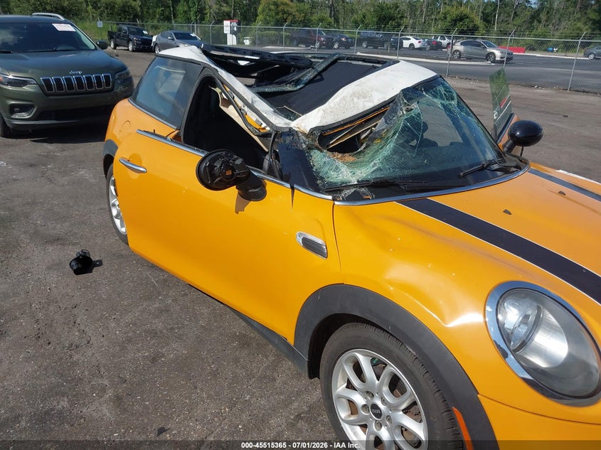 2015 Mini Hard top VIN WMWXM5C5XFT940611 IAAI salvage auction — ROOF, Rebuildable (Florida), sold $325 on 2026-08-04 (photo 6)