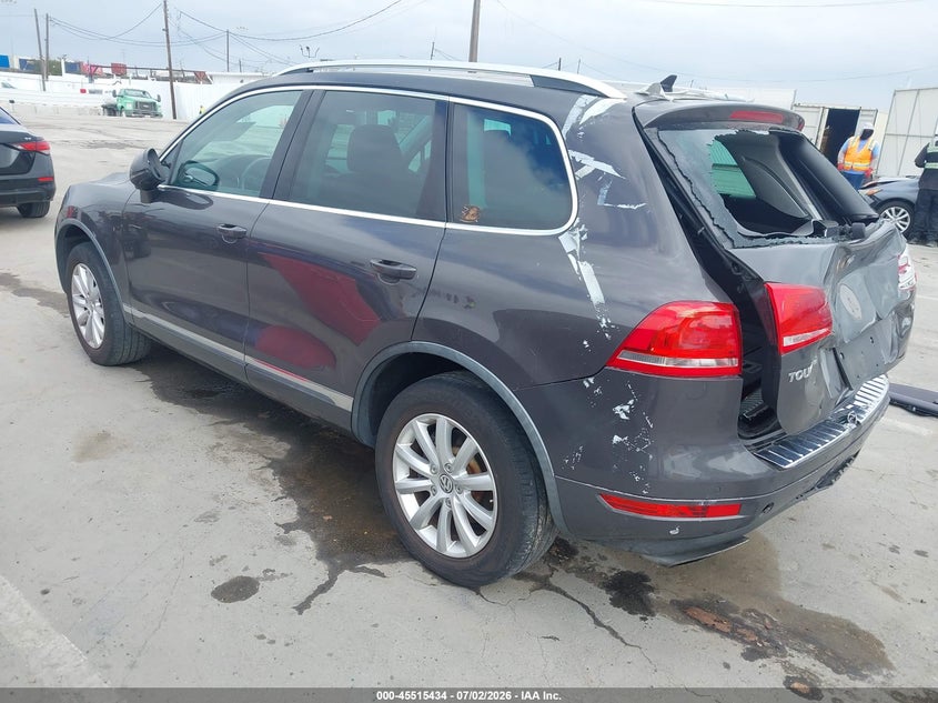 2012 Volkswagen Touareg VIN WVGFF9BP3CD004088 IAAI salvage auction — REAR END, Salvage (California), sold $1,250 on 2026-07-15 (photo 3)