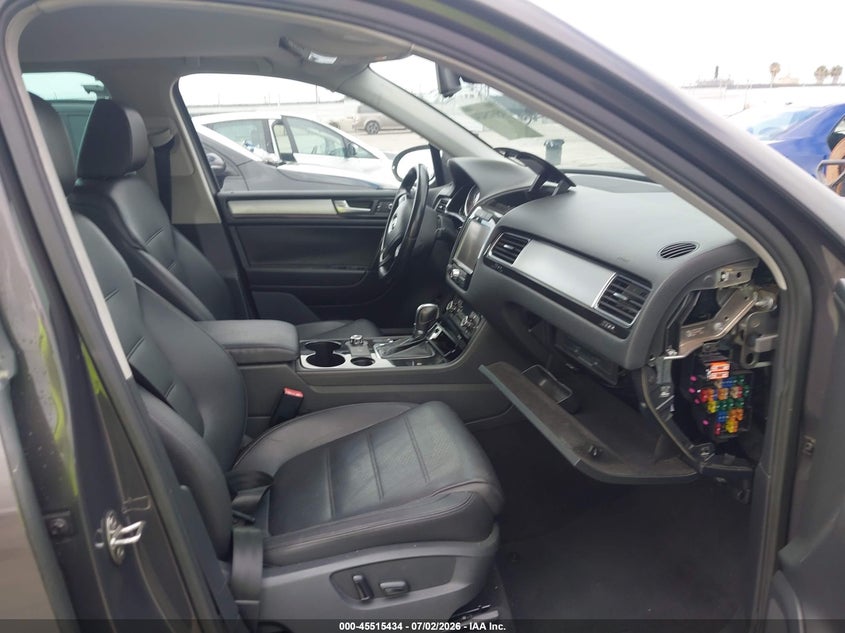 2012 Volkswagen Touareg VIN WVGFF9BP3CD004088 IAAI salvage auction — REAR END, Salvage (California), sold $1,250 on 2026-07-15 (photo 5)