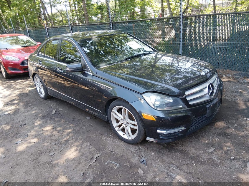 2013 Mercedes-benz C-klasse VIN WDDGF4HB1DA782938 IAAI salvage auction — NORMAL WEAR, Clear (Virginia), sold $350 on 2026-07-16 (photo 1)