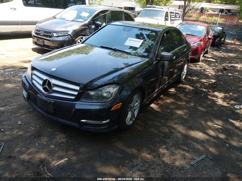 2013 Mercedes-benz C-klasse VIN WDDGF4HB1DA782938 IAAI salvage auction — NORMAL WEAR, Clear (Virginia), sold $350 on 2026-07-16 (photo 2)