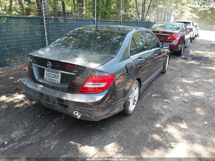 2013 Mercedes-benz C-klasse VIN WDDGF4HB1DA782938 IAAI salvage auction — NORMAL WEAR, Clear (Virginia), sold $350 on 2026-07-16 (photo 4)