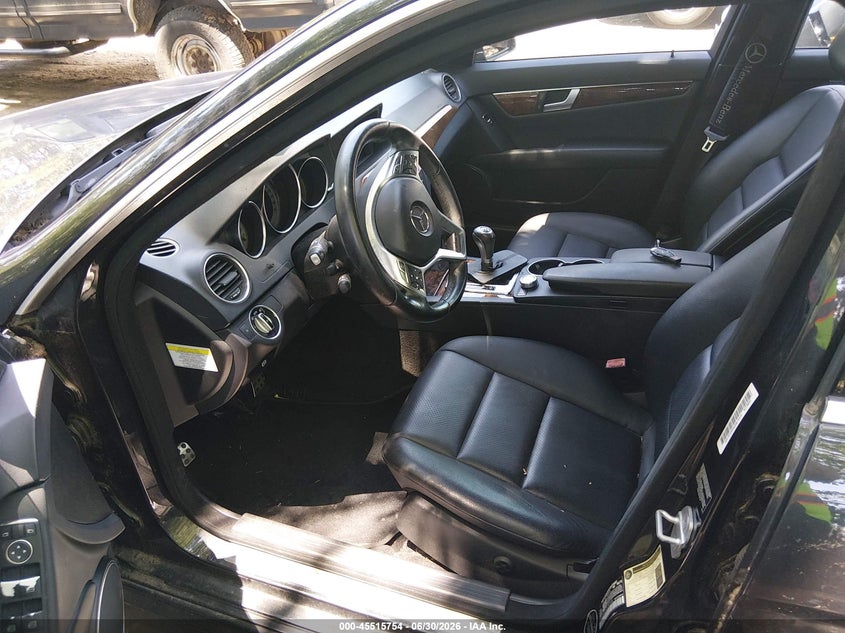 2013 Mercedes-benz C-klasse VIN WDDGF4HB1DA782938 IAAI salvage auction — NORMAL WEAR, Clear (Virginia), sold $350 on 2026-07-16 (photo 5)