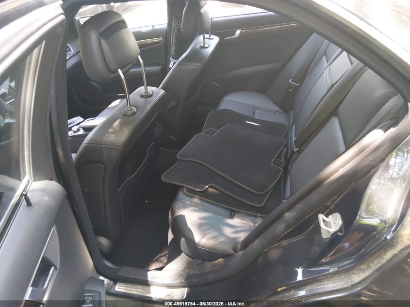 2013 Mercedes-benz C-klasse VIN WDDGF4HB1DA782938 IAAI salvage auction — NORMAL WEAR, Clear (Virginia), sold $350 on 2026-07-16 (photo 8)
