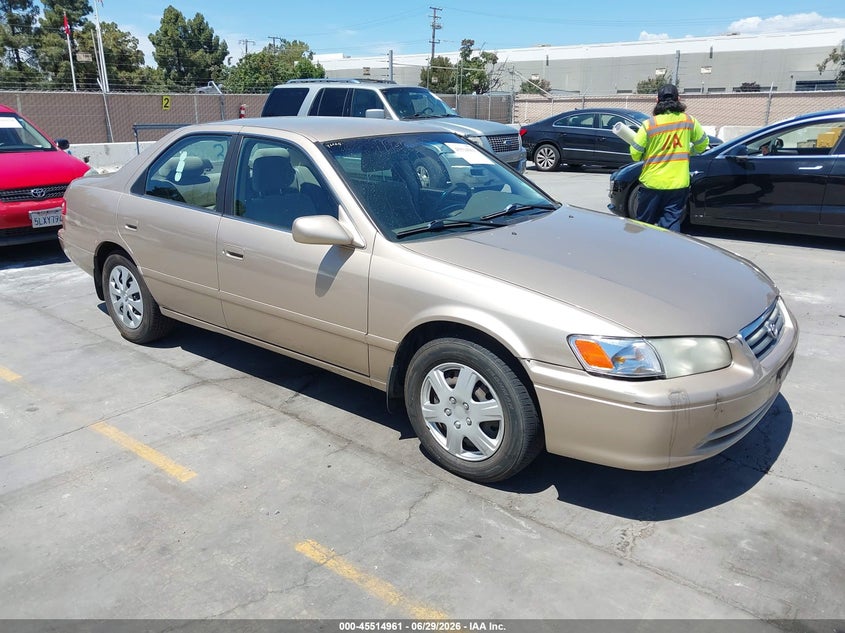 2000 Toyota Camry VIN JT2BG22K5Y0413597 IAAI salvage auction — NORMAL WEAR, Clear - Dealer Only (California), sold $675 on 2026-07-06 (photo 1)