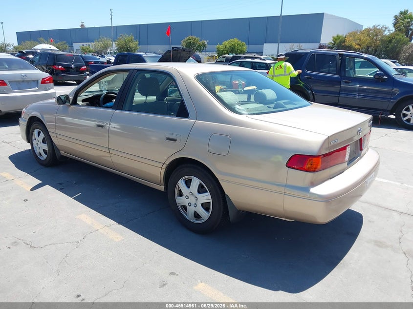 2000 Toyota Camry VIN JT2BG22K5Y0413597 IAAI salvage auction — NORMAL WEAR, Clear - Dealer Only (California), sold $675 on 2026-07-06 (photo 3)