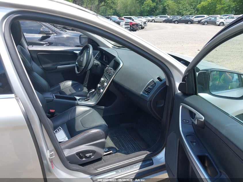 2017 Volvo Xc60 VIN YV440MRR1H2017381 IAAI salvage auction — NORMAL WEAR, Clear (Pennsylvania), sold $3,850 on 2026-07-28 (photo 5)