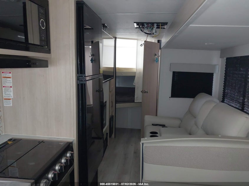2024 Avenger Travel trailer VIN 5ZT2AVSB2RB938132 IAAI salvage auction — STORM DAMAGE, Mv-907A (New York), sold $1,200 on 2026-07-22 (photo 8)