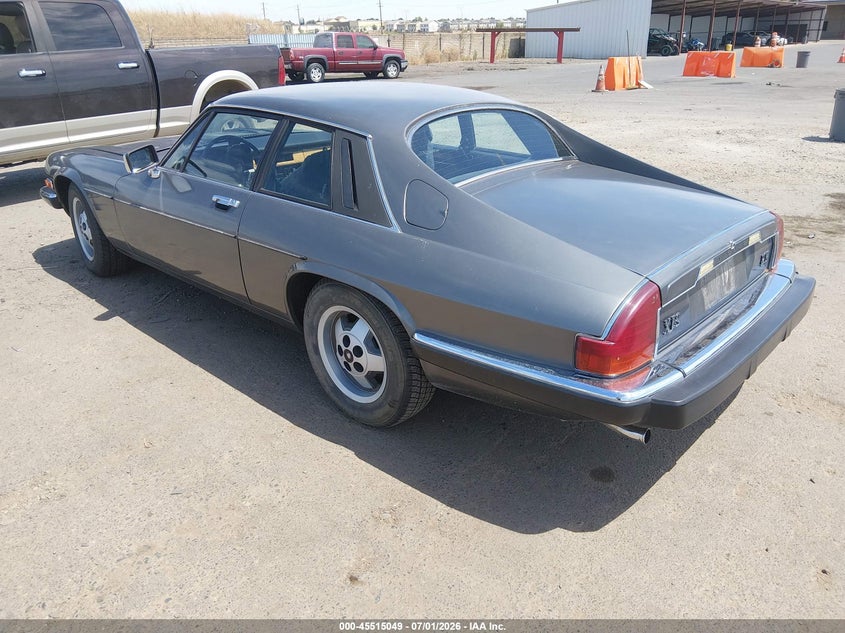 1984 Jaguar Xj series VIN SAJNV5842EC112852 IAAI salvage auction — NORMAL WEAR, Clear-Dealer Only (Oregon), sold $1,600 on 2026-07-22 (photo 3)